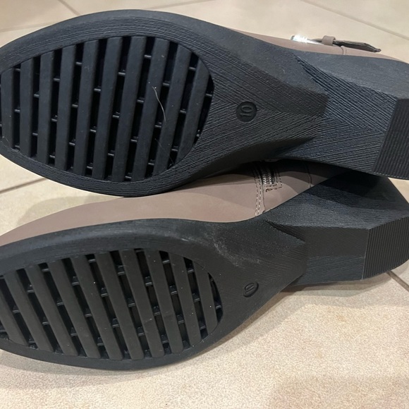 NEW khaki boots...never worn! - Picture 4 of 4